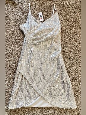 ✨ Dazzling Silver Sequin Wrap Mini Dress - Size Large ✨